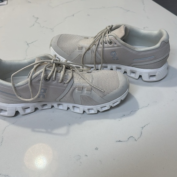 On clouds - Picture 5 of 6